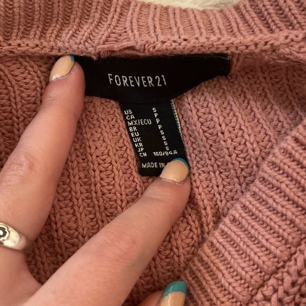 Forever 21 cropped long sleeve pink sweater - Picture 2 of 2